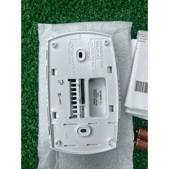 Honeywell TH6110D1021 FocusPro Programmable Digital Thermostat - Picture 5 of 6